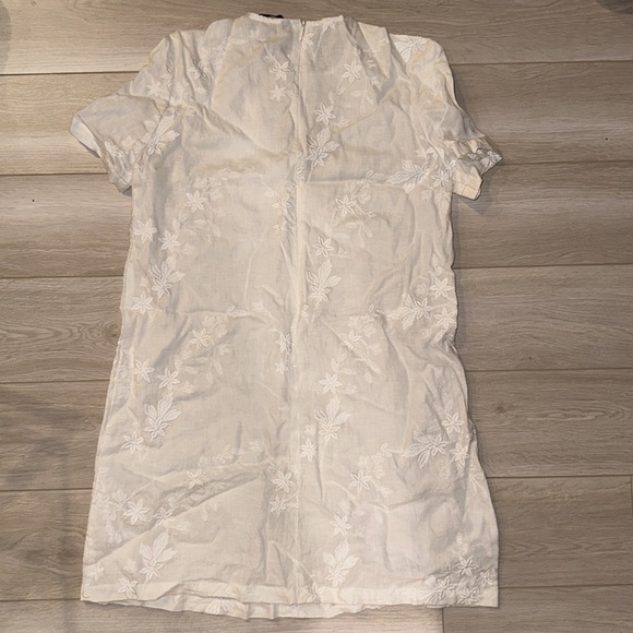 Size small white linen dress - Picture 3 of 3